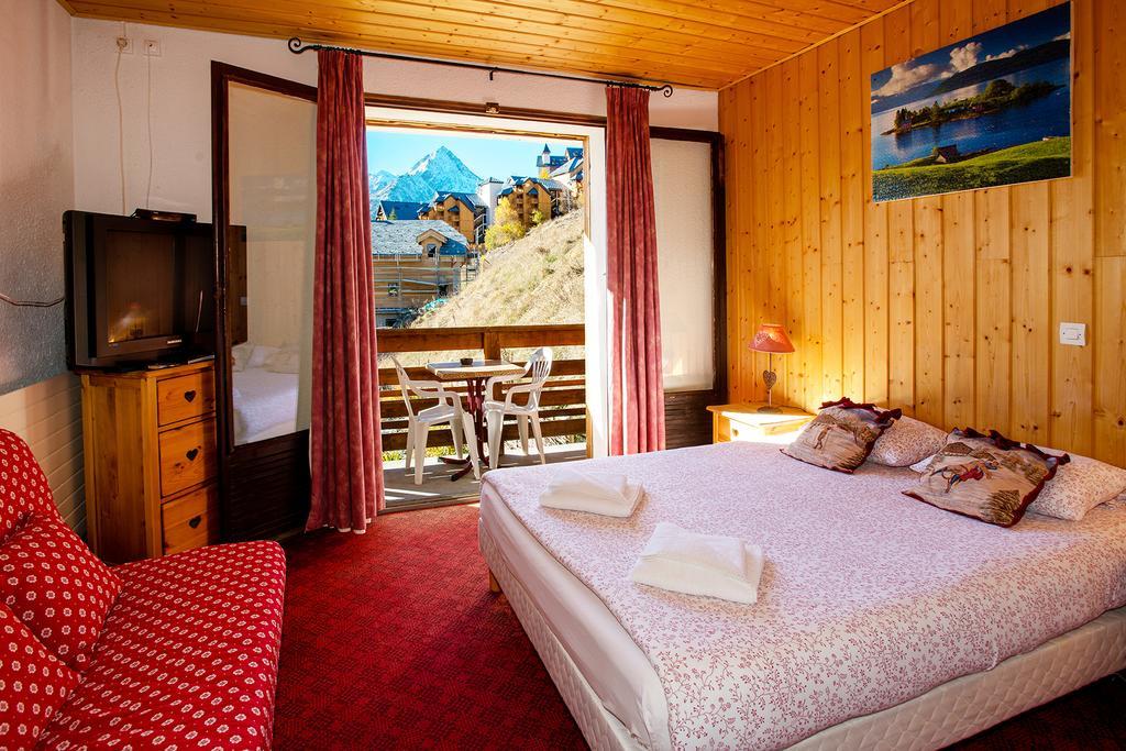 Hotel Le Cairn Les Deux Alpes Room photo