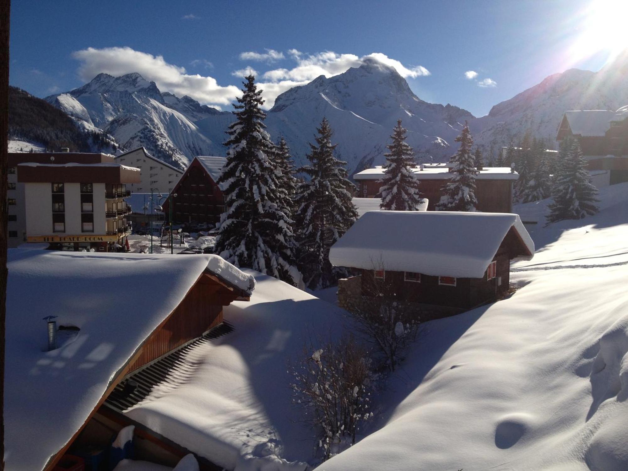 Hotel Le Cairn Les Deux Alpes Exterior photo