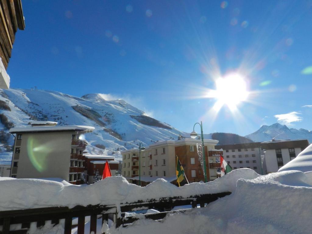 Hotel Le Cairn Les Deux Alpes Exterior photo