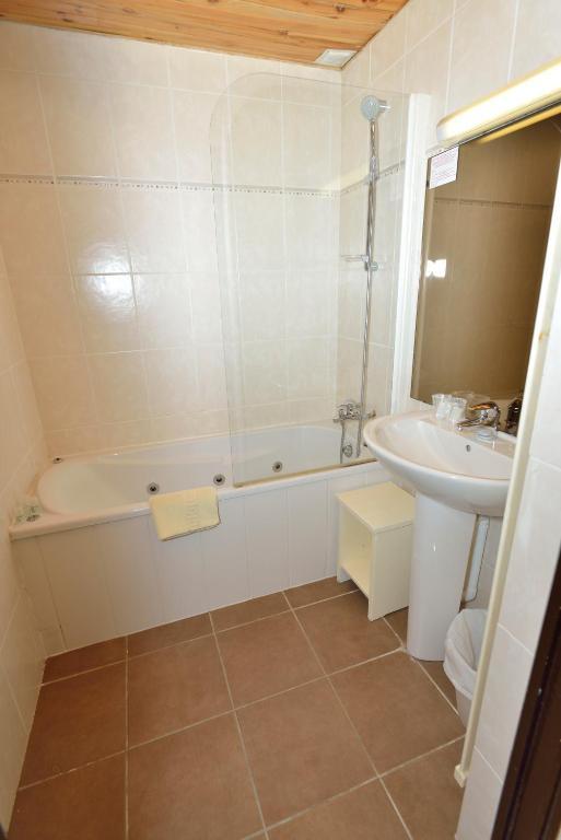 Hotel Le Cairn Les Deux Alpes Room photo
